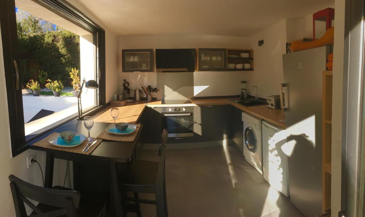 Bed,Kitchen And Swimming Pool Villa Esterel Saint-Raphael  Bagian luar foto