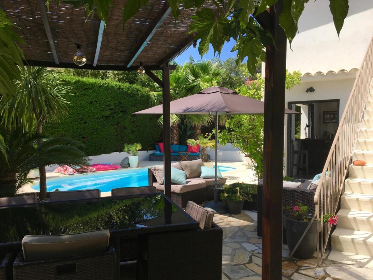 Bed,Kitchen And Swimming Pool Villa Esterel Saint-Raphael  Bagian luar foto
