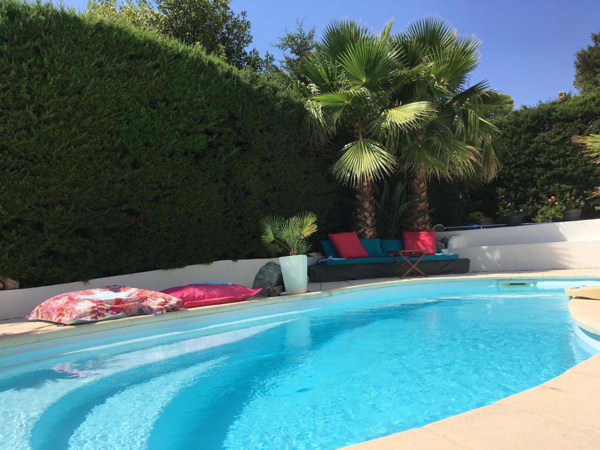 Bed,Kitchen And Swimming Pool Villa Esterel Saint-Raphael  Bagian luar foto