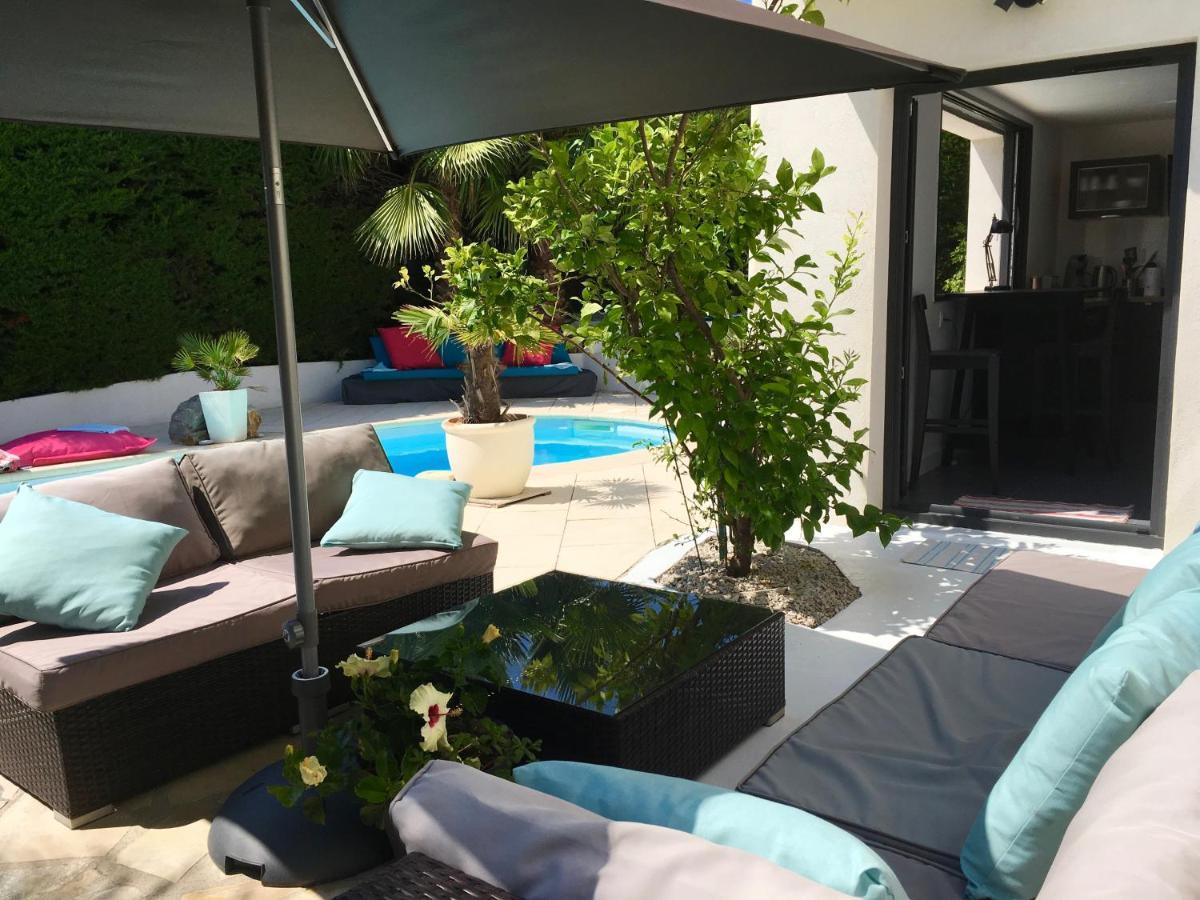 Bed,Kitchen And Swimming Pool Villa Esterel Saint-Raphael  Bagian luar foto