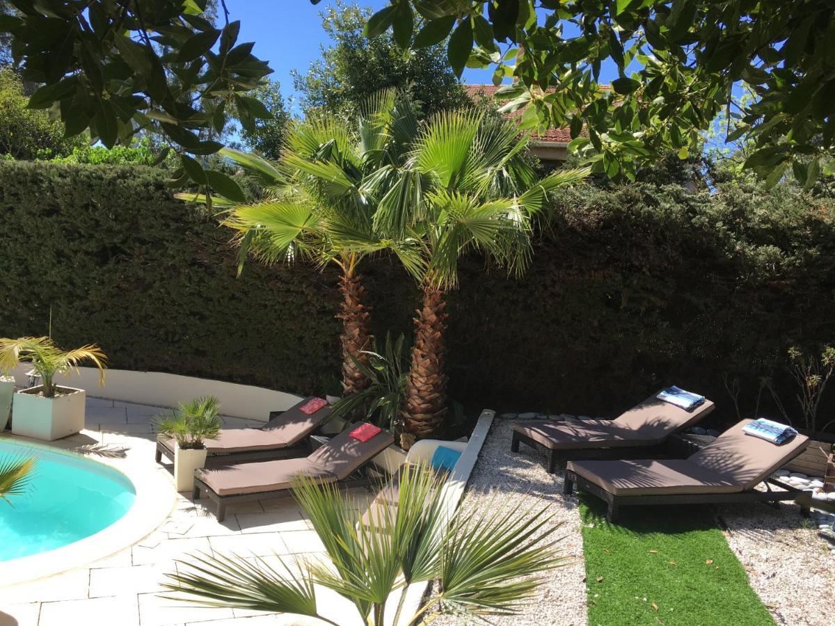 Bed,Kitchen And Swimming Pool Villa Esterel Saint-Raphael  Bagian luar foto