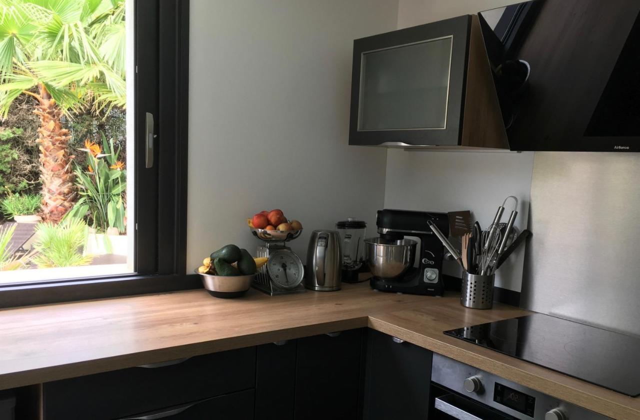 Bed,Kitchen And Swimming Pool Villa Esterel Saint-Raphael  Bagian luar foto
