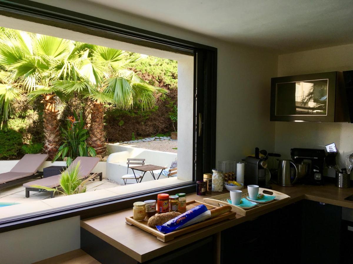 Bed,Kitchen And Swimming Pool Villa Esterel Saint-Raphael  Bagian luar foto