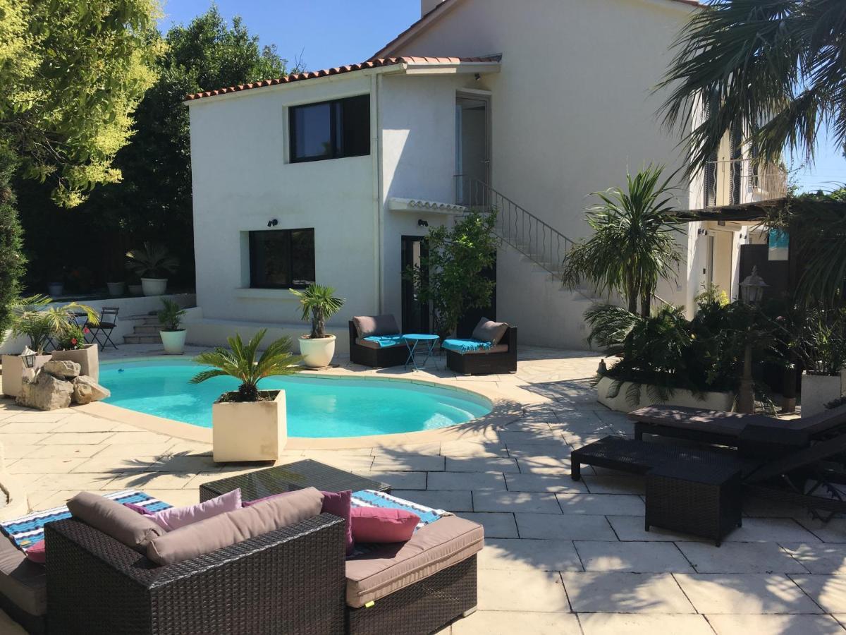 Bed,Kitchen And Swimming Pool Villa Esterel Saint-Raphael  Bagian luar foto