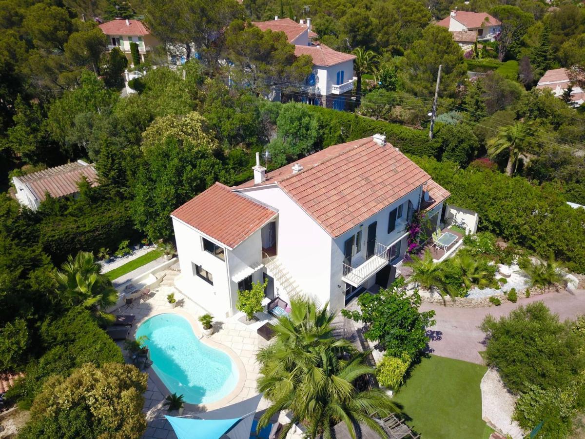 Bed,Kitchen And Swimming Pool Villa Esterel Saint-Raphael  Bagian luar foto