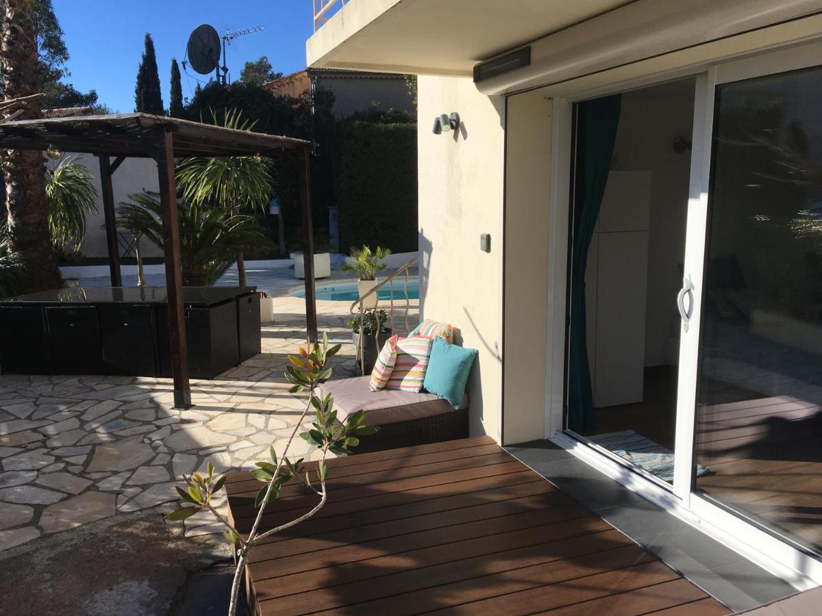 Bed,Kitchen And Swimming Pool Villa Esterel Saint-Raphael  Bagian luar foto